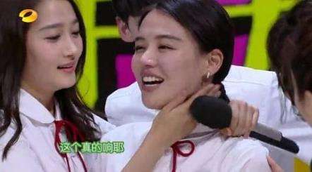 关晓彤蔻驰包代言图片,关晓彤蔻驰代言