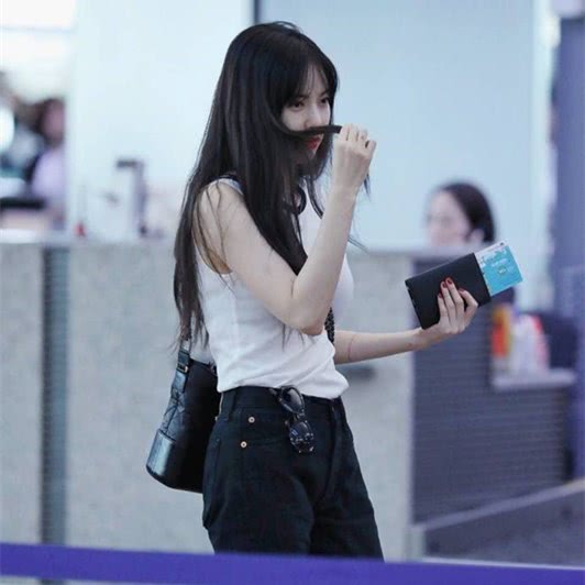 泫雅发街拍运动帆布鞋,泫雅街拍港味帆布鞋