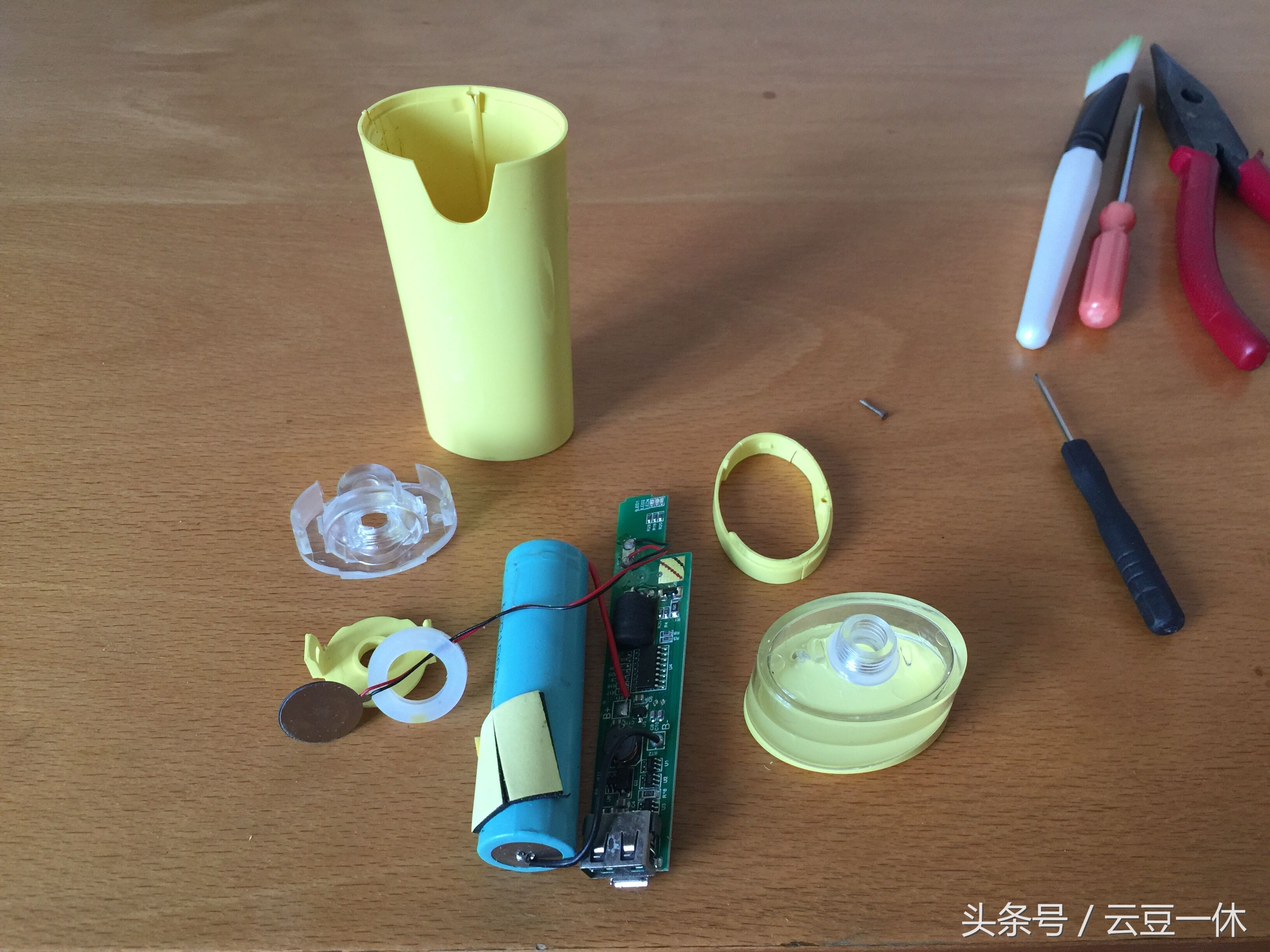 迷你喷雾补水器拆解,夏天必备神器喷雾器