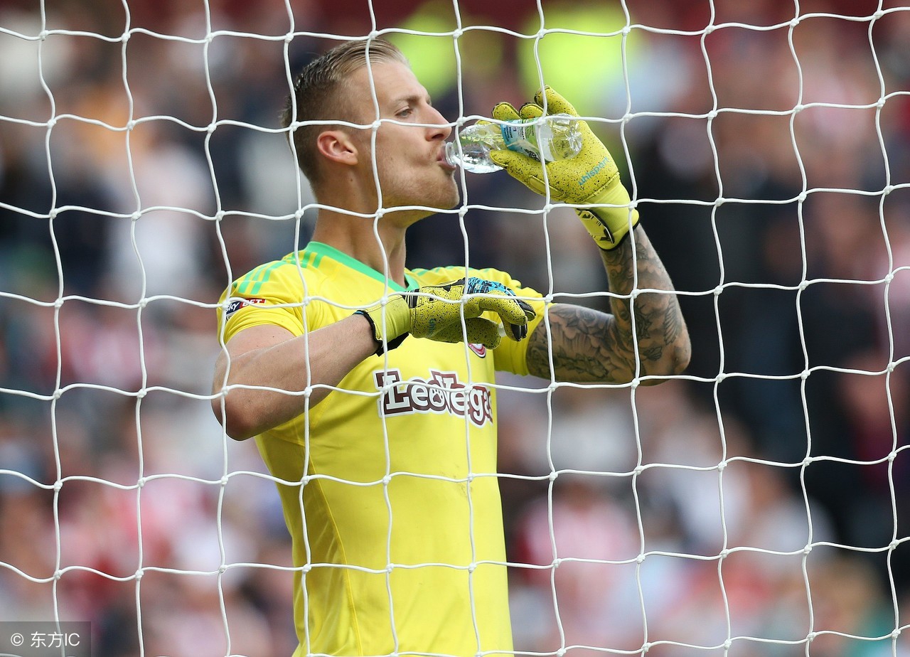 世界杯运动员喝什么水,运动适合喝什么饮料补充体能