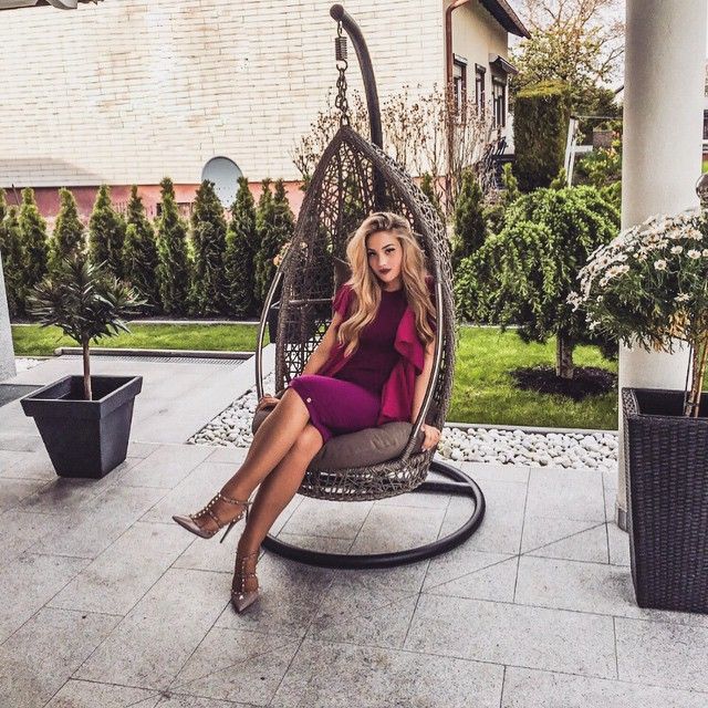 世界杯四强黑马女神甜美丰润球技了得，不逊英格兰妖星模特女友