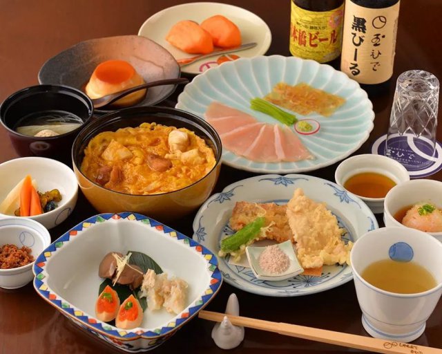 买东西就给摸头的柴犬，日本百年老店也很萌