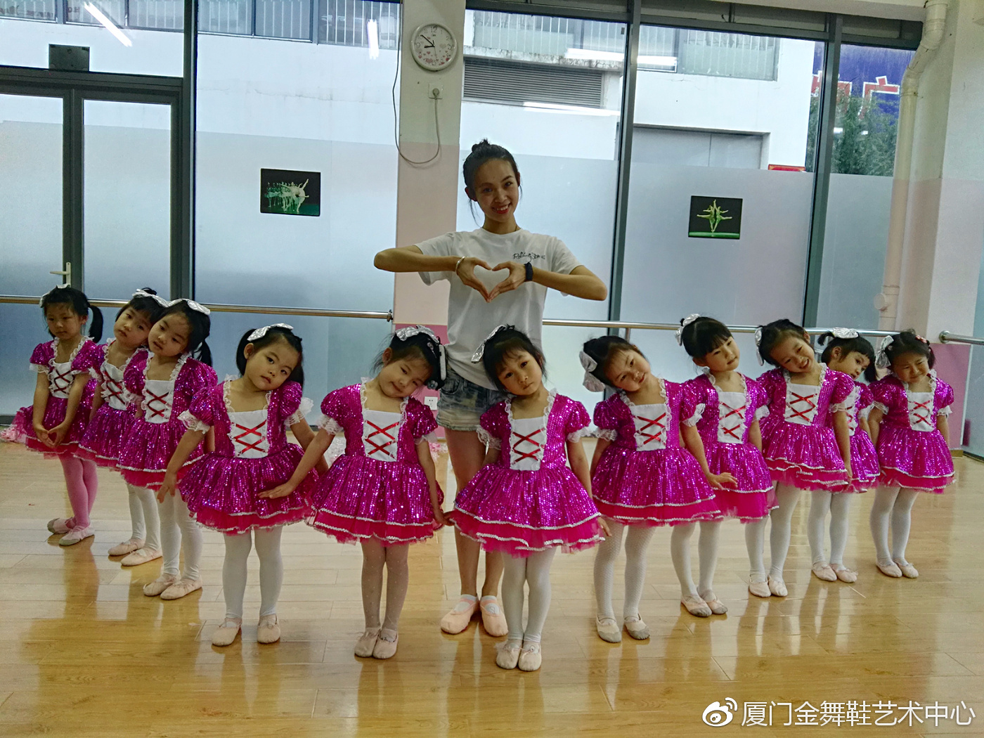 妈妈对学舞蹈女儿的简短寄语,想学舞蹈怎么跟妈妈说