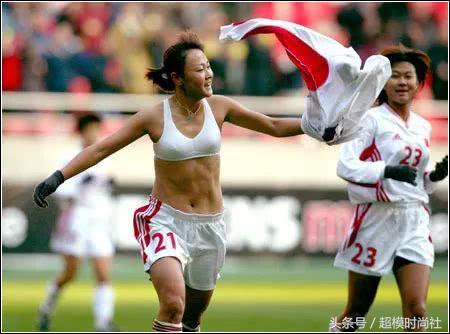 足球场上的感人瞬间苏巴西奇,苏巴西奇门将退役感人瞬间