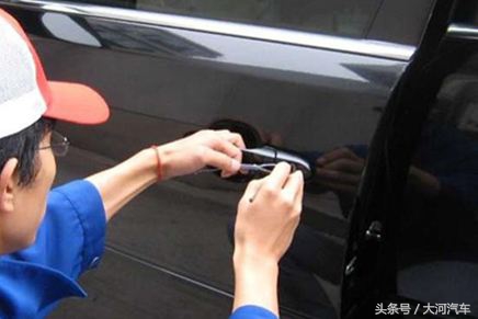 车钥匙拿不出来妙招,车钥匙没了该怎么找