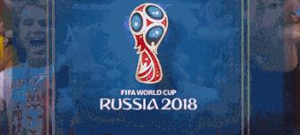 足球回不了家，哨响那一刻才知道，快乐只是你穿的保护色