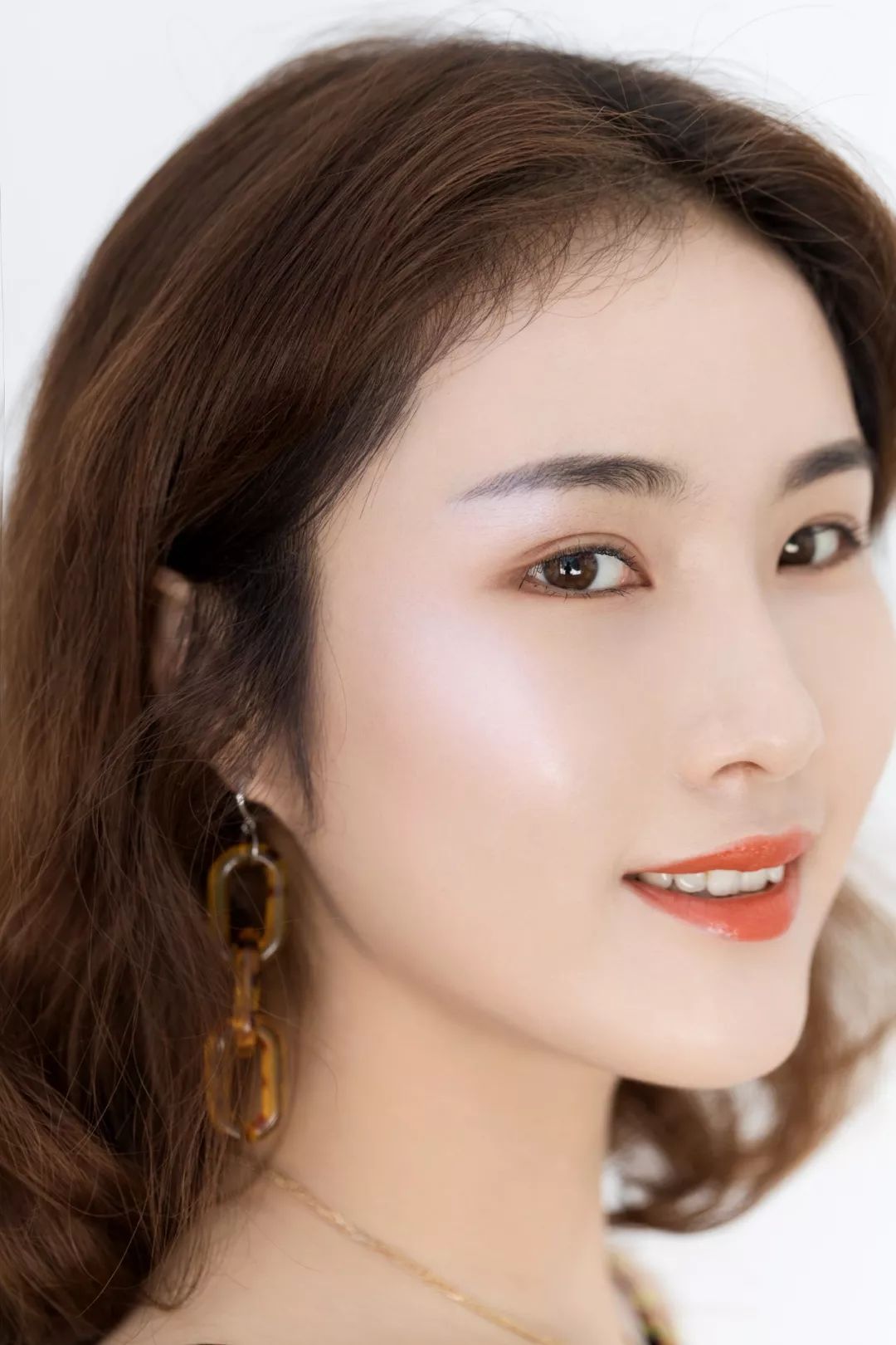 为啥韩国小姐姐的底妆又仙又美,而你却一脸油光?