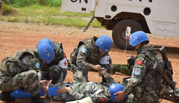 我国制造火了!美国警察买中国防弹衣,身中12枪士兵毫发无伤