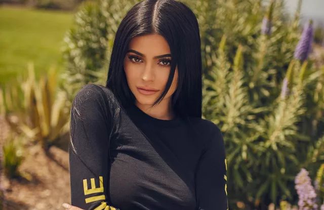 Burberry开局失利股价大跌；维密全面进军香港市场；StuartWeitzman找到创意总监接班人