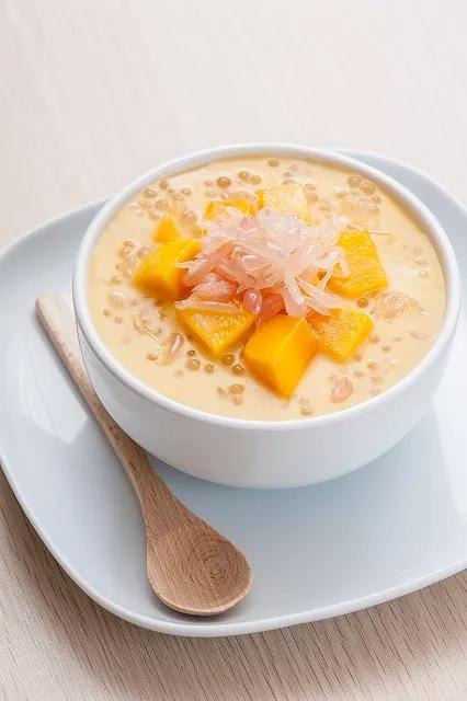 一家街边小店，一份糖水，满记为何能成为甜品界的大佬？