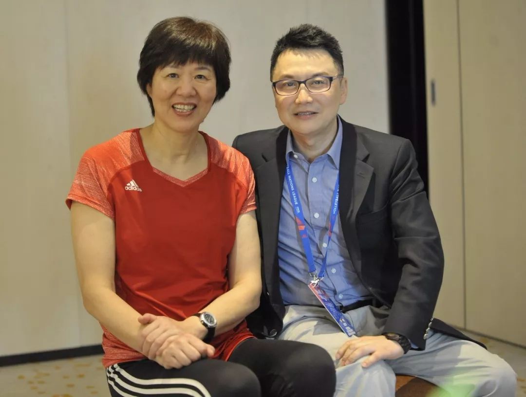 从知名解说员到幕后体育玩家，他说足球不只是比赛，更关乎人生｜中欧人物