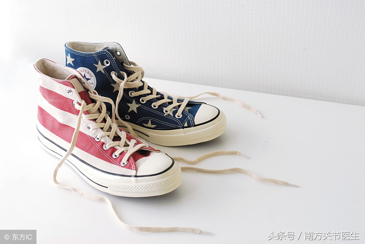 经常穿帆布鞋脚会变形吗,扁平足穿帆布鞋和正常人穿对比
