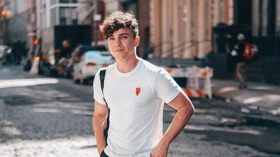 小个子男士如何塑造出大气场,小个子男生怎么穿出气质高级感