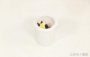 精选的灵芝，鲜美的鸡汤，滋补身子最佳选择！