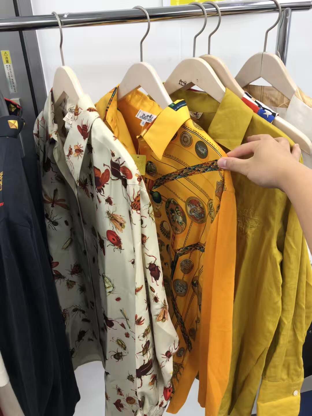 直播卖中古包,lv中古包去哪里卖能获得高价