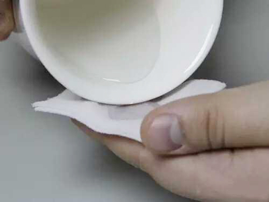 数据线耳机用久了又脏又黑，不用一滴水就能洁白如新，非常实用