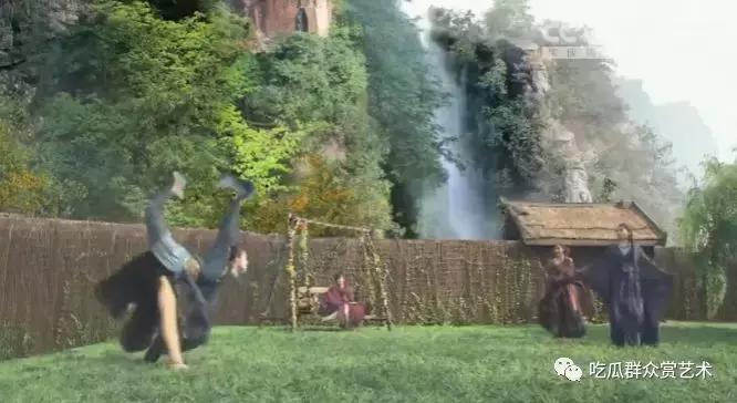 来一段插曲，看蜘蛛精踢球？她们有什么高难度动作？