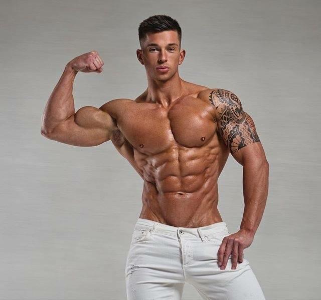 17分钟300次深蹲,30分钟站立虐腹运动