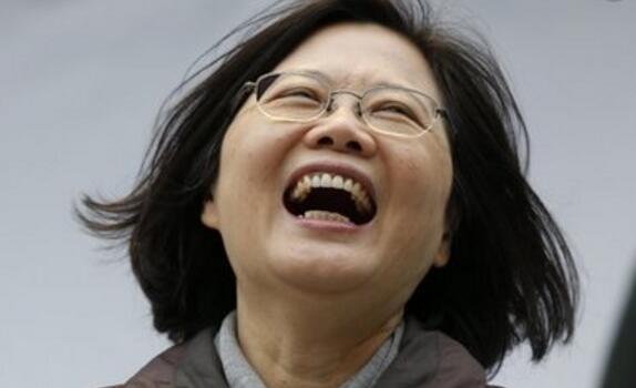 蔡英文批大陆被网友骂惨了“闻英文色变”将是年底普遍的绿营反映?