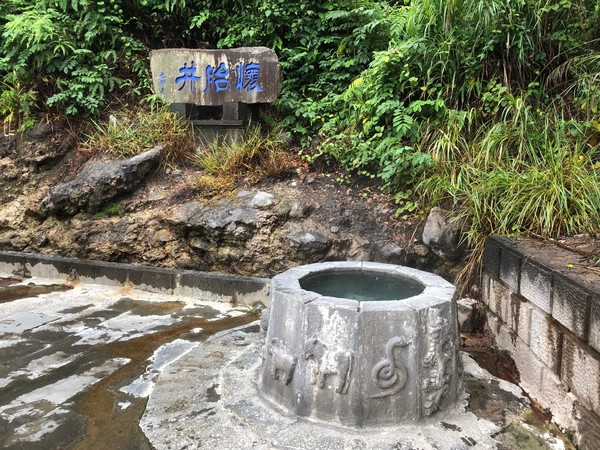 腾冲凤凰宝集泡温泉,腾冲民宿泡温泉推荐