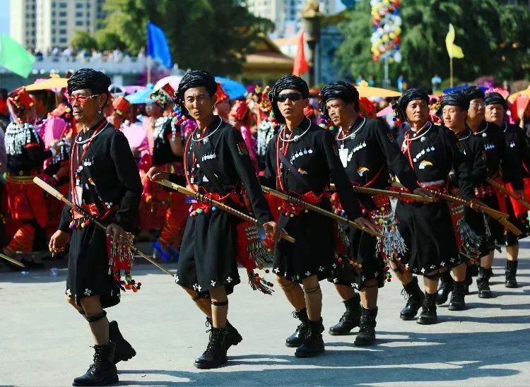 视刀为生命的民族，不会练刀就不是男人！