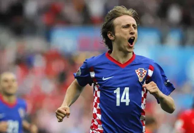 这个从战火中走来的世界杯MVP，用努力赢得了全世界的尊重