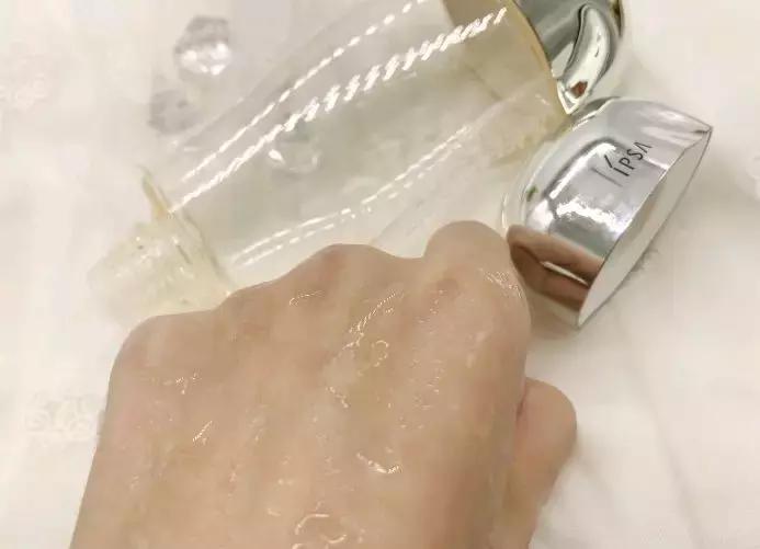 油性皮肤夏天适合用什么水乳,夏天最好用的水乳干皮