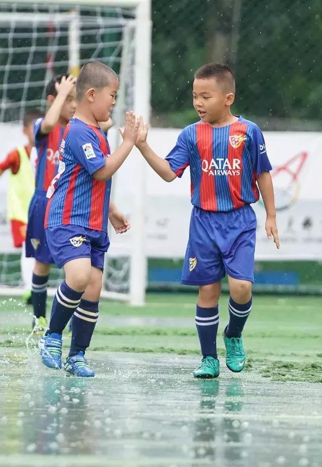 再大的雨也浇不灭我们的热爱足球,2020北京青少年足球比赛