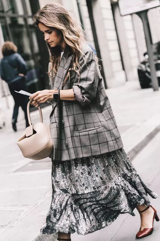 年终了到处都是促销价,年底的商品降价