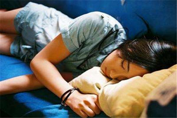 造车公司玩出新花样:防晕车的黑科技眼镜!可惜外观不怎么样