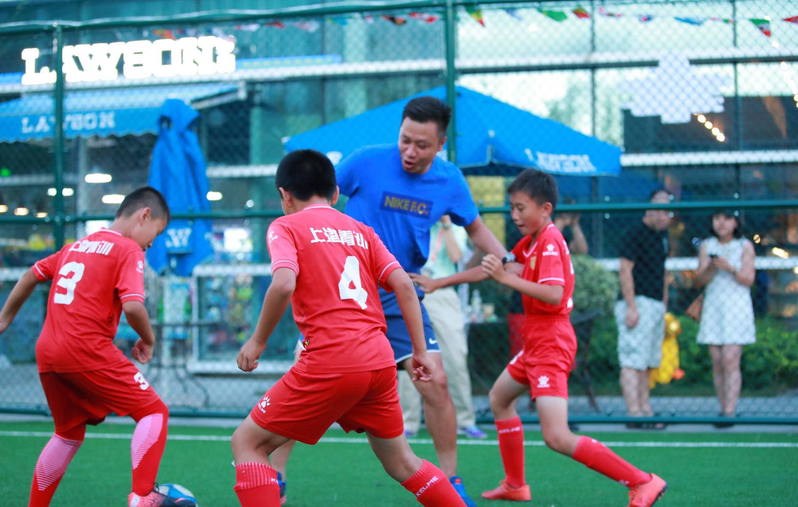 世界杯掀起全民足球热,足球比赛点燃赛事狂欢