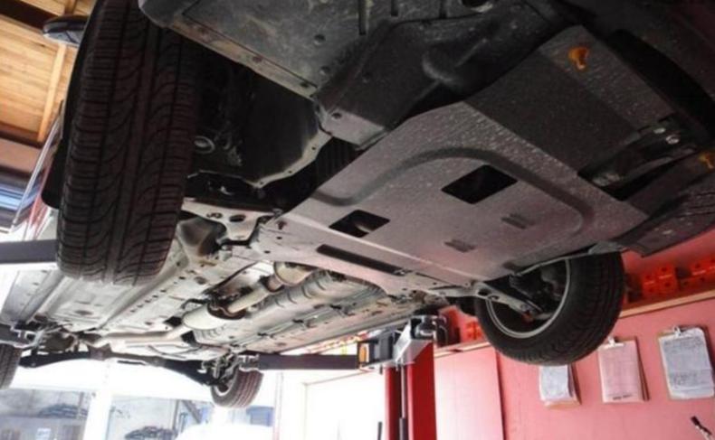 买新车时无条件赠送底盘装甲地板,沃尔沃新车有必要装底盘装甲吗