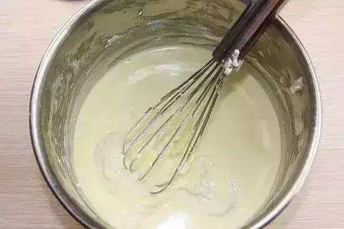 巴斯特乳酪蛋糕开裂是怎么回事,轻乳酪蛋糕为什么要裂口