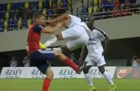 足坛史上十大恶意犯规,世界足坛最惨无人道的四次犯规