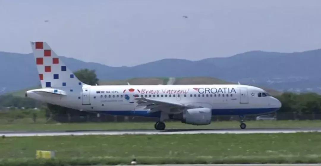 战机护航直播,克罗地亚首都数万球迷狂欢庆祝