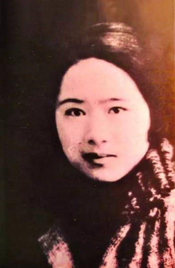 吴健雄居里夫人谁的成就大,居里夫人和吴健雄有什么关系