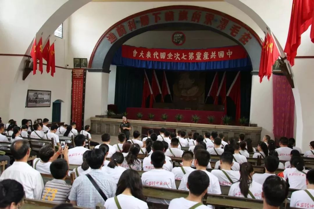 鍏ㄤ綋鍏氬憳璧村欢瀹夌孩鑹查潻鍛芥牴鎹湴,涓冨崄鍚嶅厷鍛橀綈鑱氱孩鑹叉牴鎹湴