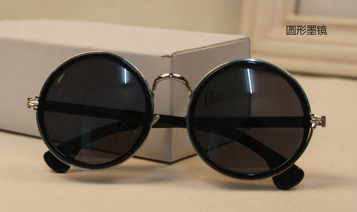 墨镜选什么颜色的墨镜才合适,怎么选能遮紫外线的墨镜