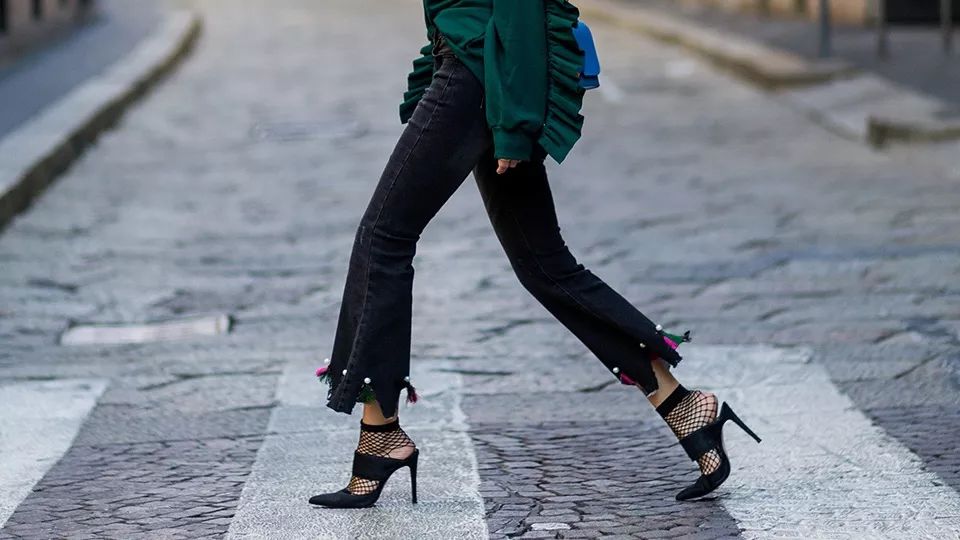 当我们穿着相同鞋子的时候,只有袜子能代表你的个性了