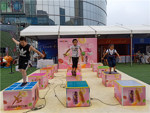 燃情世界杯有你不一Young！与XS新口味一起畅享夏日时尚生活！