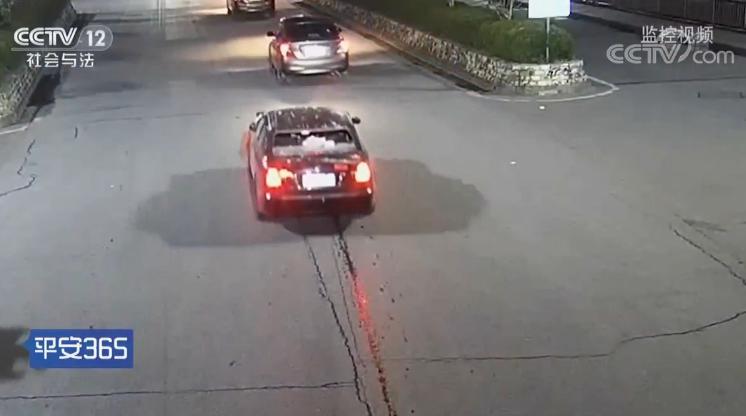 面包车酒驾撞人,车辆失控撞穿墙壁