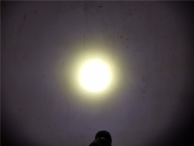 一射就是一大片，务本A214200流明直充强光手电实测