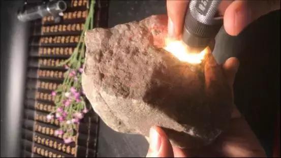 水翻砂紫罗兰翡翠原石,会卡翡翠原石脱沙料