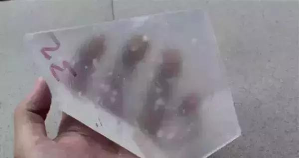 真正翡翠切出来的翡翠原石,翡翠原石开切制作成品全过程