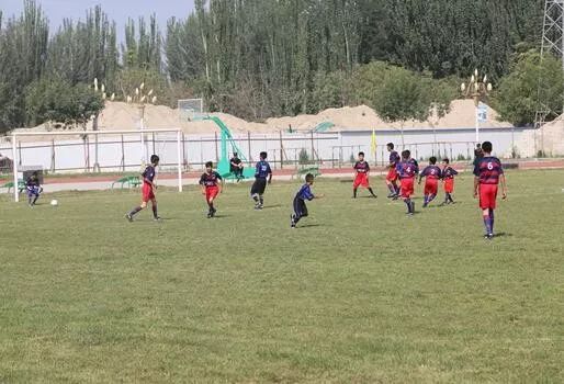 「发力基层」爱，在足球场上传递