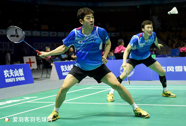 胜利8510和9200哪个好,胜利p8510羽毛球鞋测评