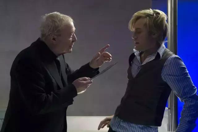 小时候演男孩长大是女孩,小时候演小男孩长大是女孩