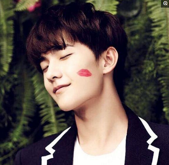 偶像练习生张艺兴王嘉尔看蔡徐坤,王嘉尔口红