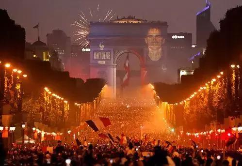 足球不只是一项运动英文,足球的确是一个有温度的运动