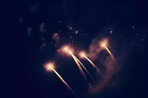 愿陪君醉笑三千场不诉离殇意思,醉笑陪君三千场不诉离殇写给谁的